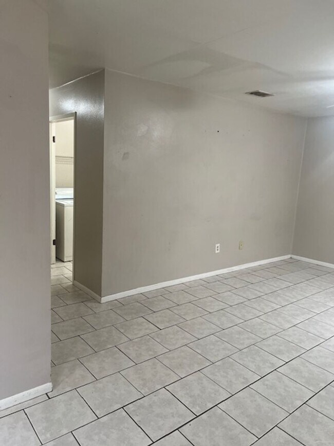 Building Photo - 50031 Kevin Dr