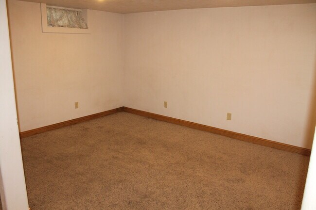 Living Room - 1425 E Cherry St