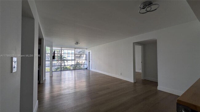 Foto del edificio - 851 Three Islands Boulevard