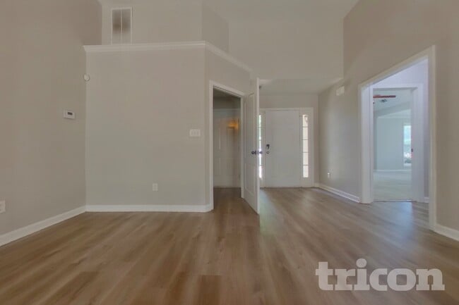 Building Photo - 104 Logan Creek Ct