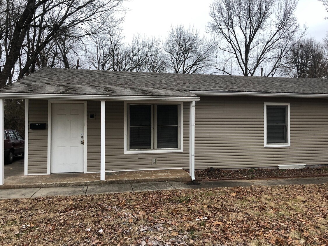 Primary Photo - 609 S Mt Carmel Rd