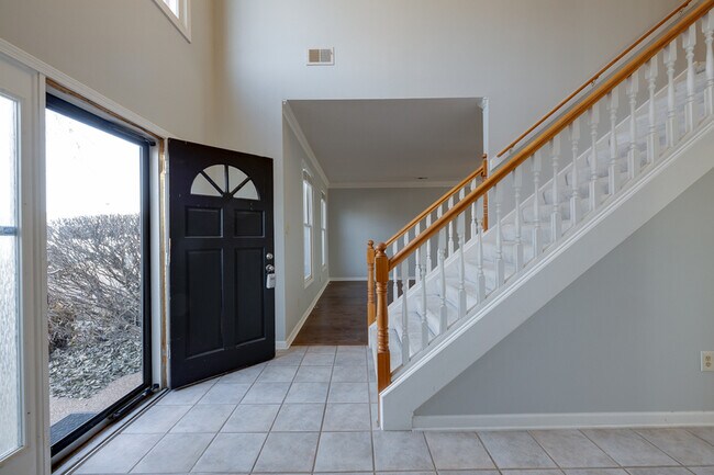 Building Photo - 8965 Dewberry Ln