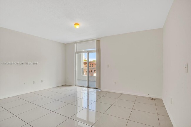 Building Photo - 425 NE 30th St