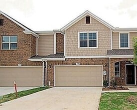 Building Photo - 3739 Venice Dr