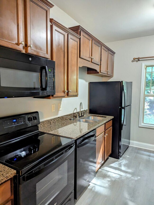 Foto del edificio - *Rent Special* 3 bedroom 2 bath home on th...