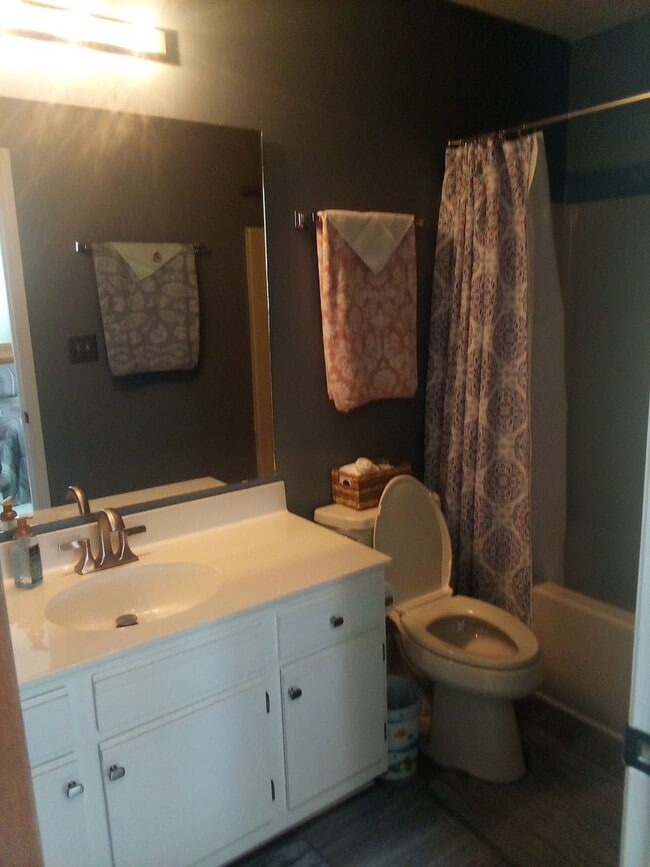 Foto del edificio - 1920 Bent Grass Dr