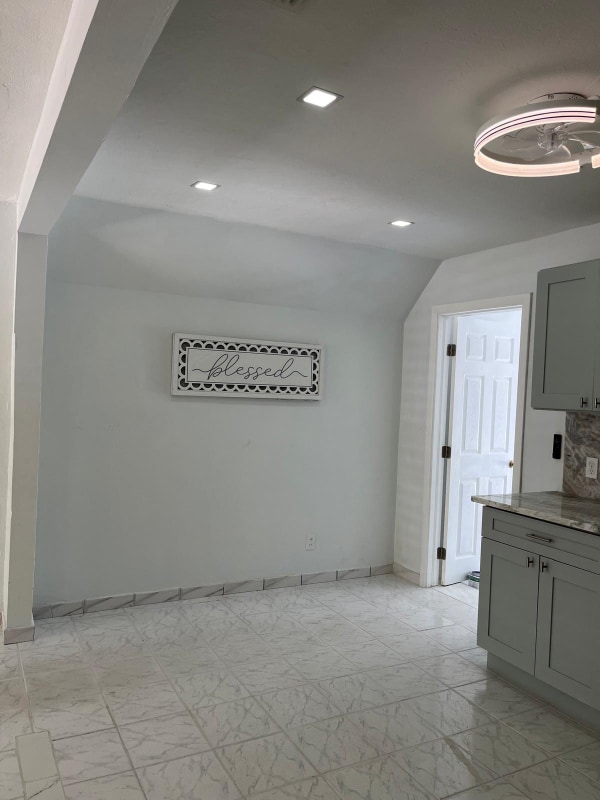 Foto del edificio - 4884 SW 45th Ave