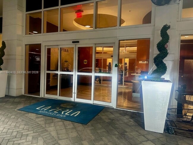 Foto del edificio - 16699 Collins Ave