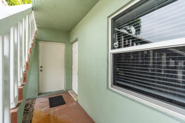 Foto del edificio - 2607 NE 8th Ave