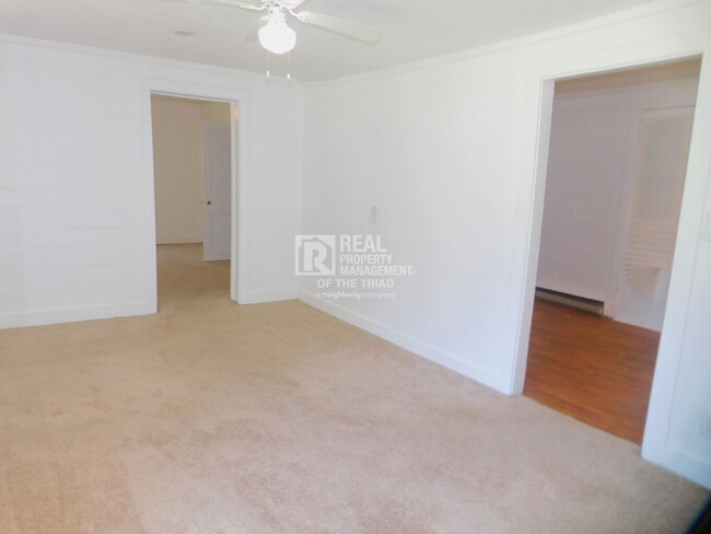 Foto del edificio - Adorable 2bd/1ba in Greensboro!