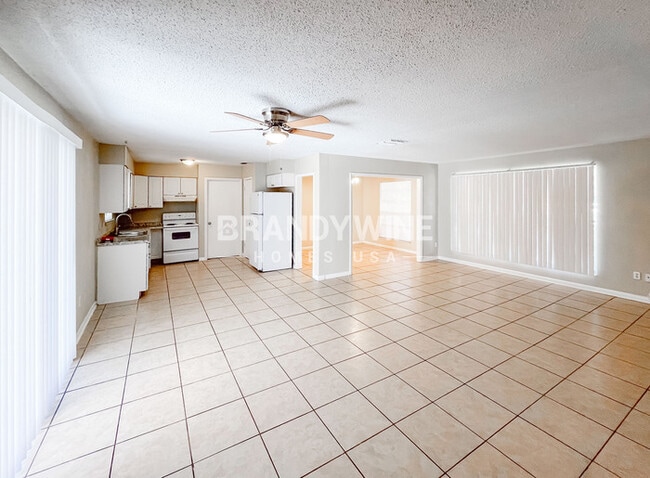 Foto del edificio - 2013 Firestone Rd