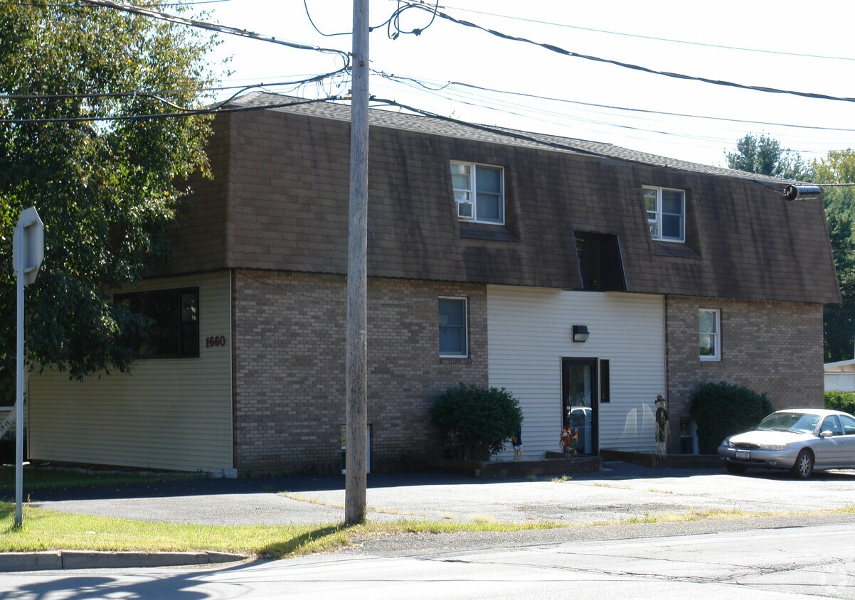 Foto principal - 1660 Central Ave