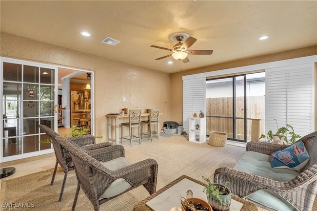Foto del edificio - 726 109th Ave N