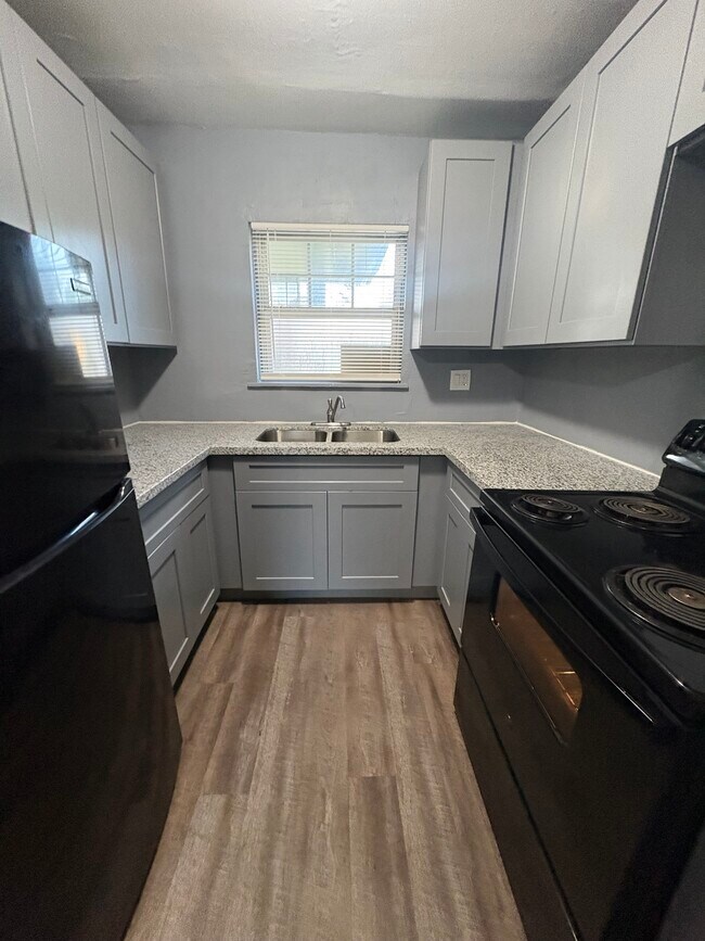 Foto del edificio - 9315 Oak Knoll Ln