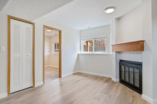 Building Photo - 4335 Conquista Dr