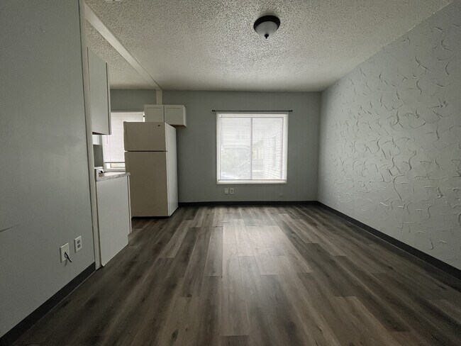 Building Photo - 619 Walnut Ave.