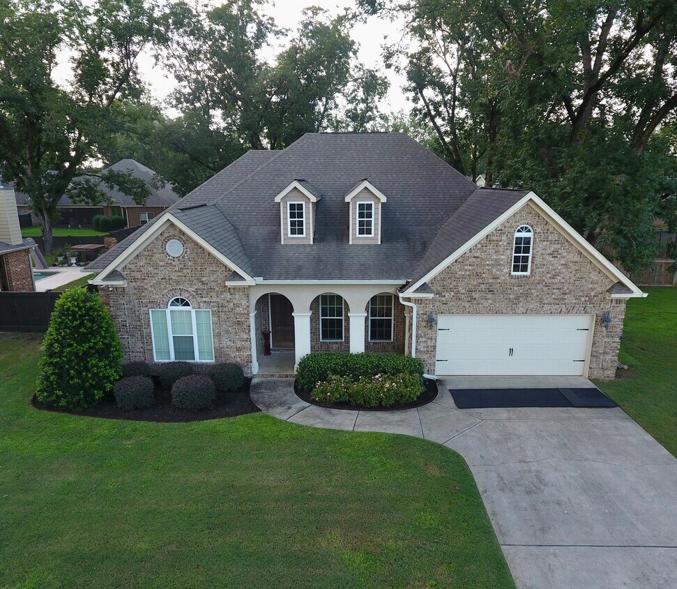 Foto principal - 208 Red Hawk Pointe