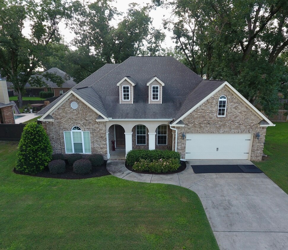 Primary Photo - 208 Red Hawk Pointe