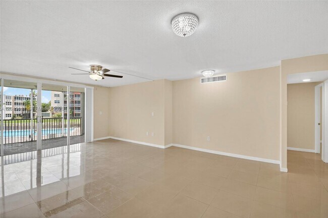 Foto del edificio - 1710 NE 191st St