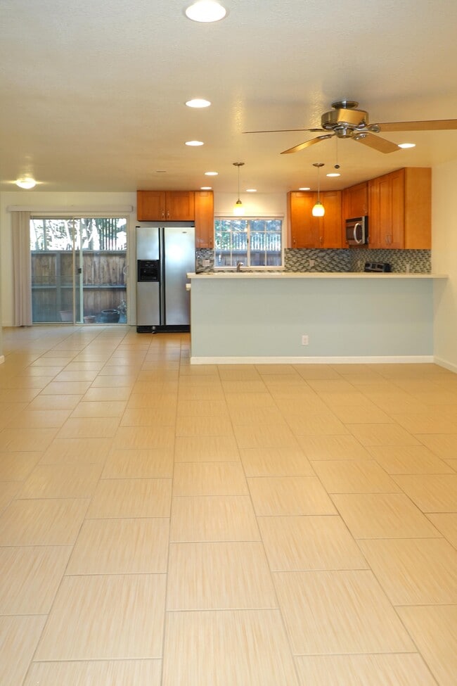 Family Room - 1013 Woodside Rd