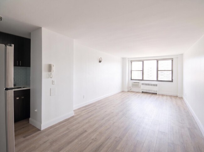 Foto del edificio - 10 Huron Ave