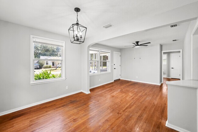 Foto del edificio - 1336 Pine Grove Ct