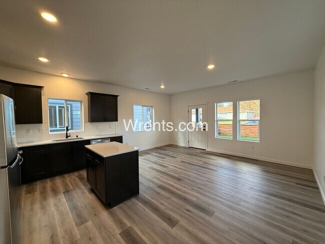 Foto del edificio - New Construction 3 Bed/2 Bath Duplex with Modern Finishes – Great Location
