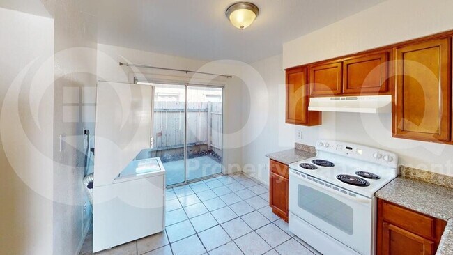 Foto del edificio - 6742 W Palmaire Ave