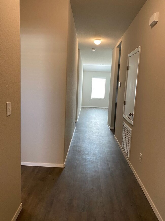 Building Photo - *Pre-leasing* Three Bedroom | Two Bathroom...