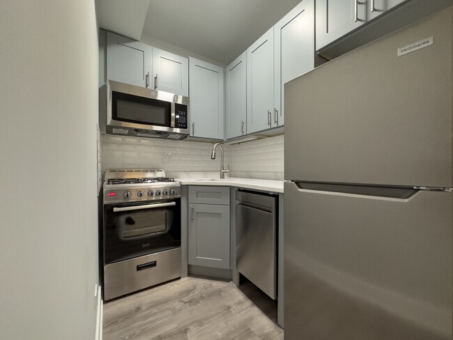 Building Photo - 503 W Belmont Ave