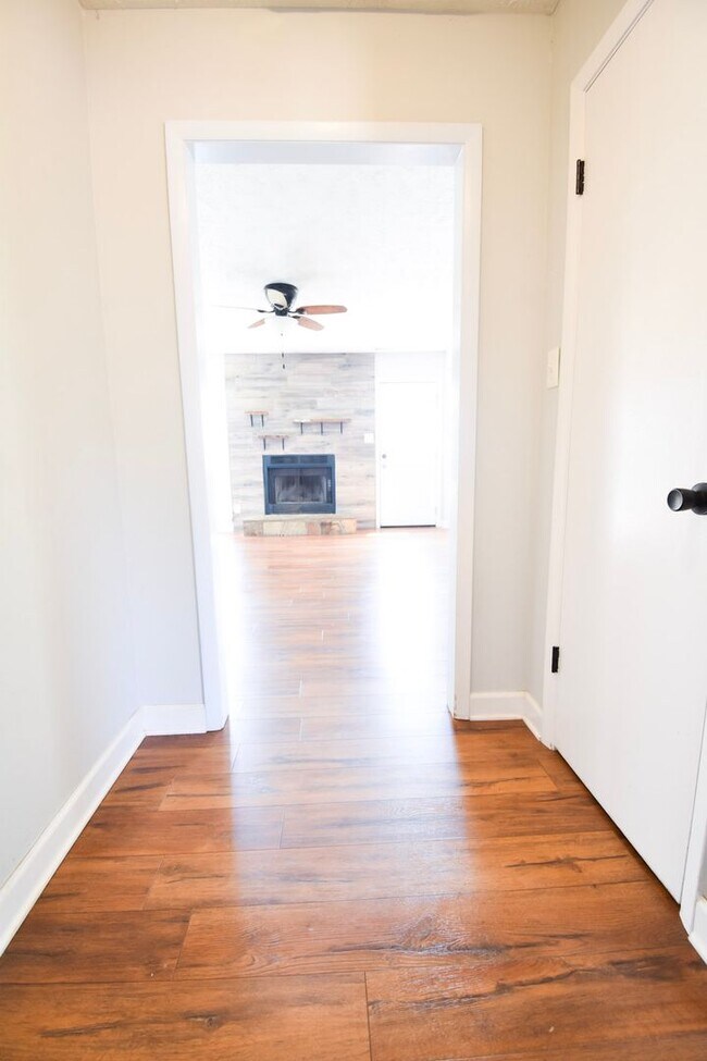 Foto del edificio - Coming Soon: 3 Bedroom, 2 Bathroom Home (NO PETS)