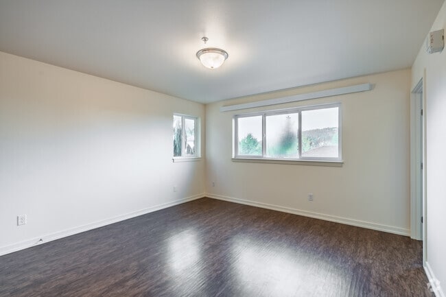 4BR, 3BA - 1,481SF - Living Room - 821 Blueberry Ln