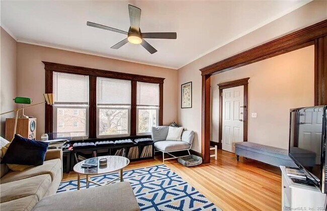 Building Photo - 44 Oakwood Ave