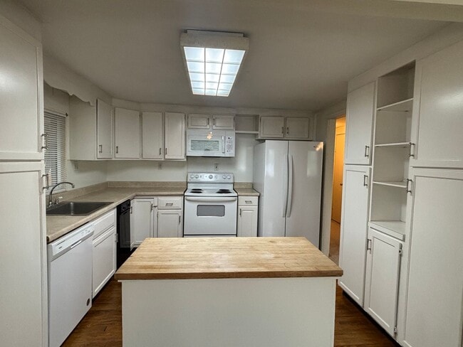 Building Photo - 209 N 28th St