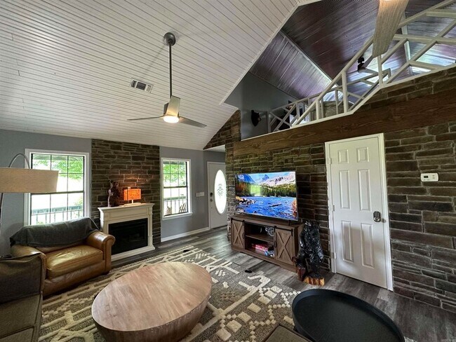 Foto del edificio - 896 Vaughn Rd