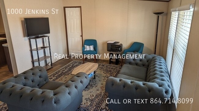 Building Photo - 3-bedroom home 1.5 miles from Greenville's...