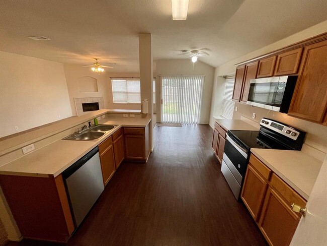 Building Photo - 505 Hunters Ridge Dr