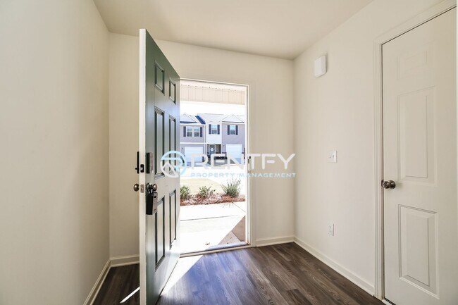 Foto del edificio - 109 Span Ln