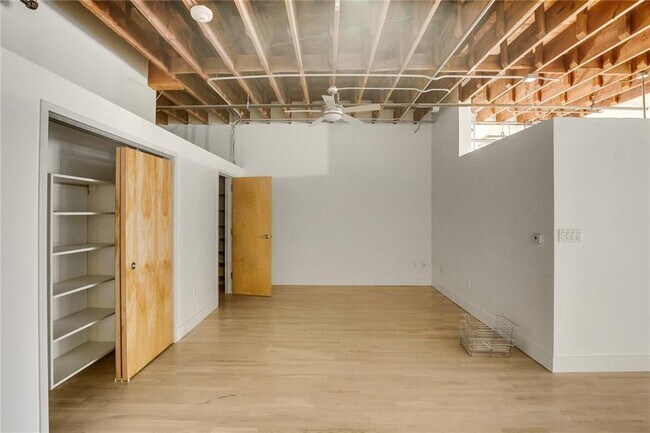 Building Photo - 411 Brazos St