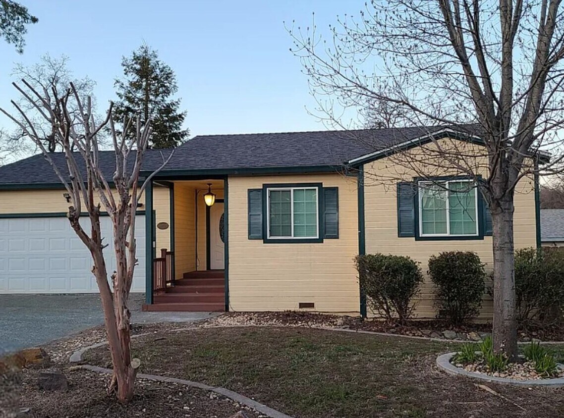 Foto principal - Cozy home in Shasta Lake