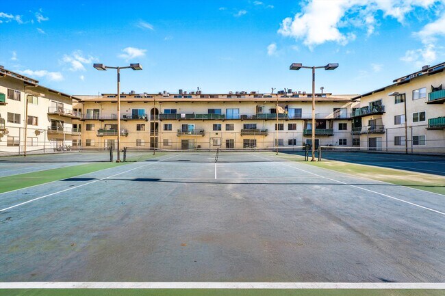 Foto del edificio - 5460 White Oak Ave