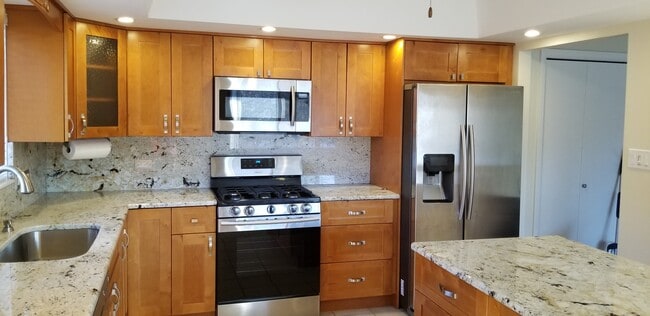 Building Photo - 14531 Ravinia Ave