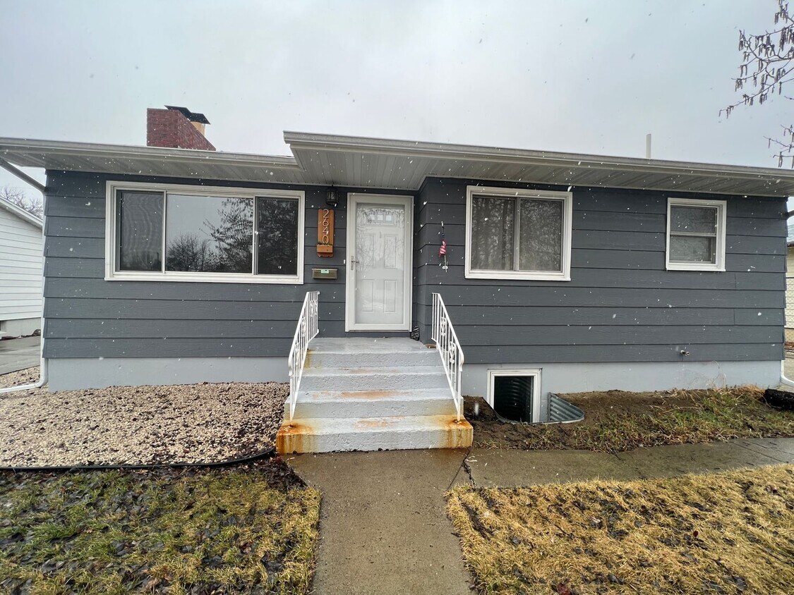 Foto principal - Spacious 4 Bedroom, 2 Bathroom Home on the...