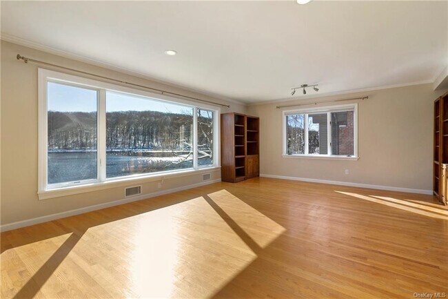 Foto del edificio - 37 Lakeside Rd