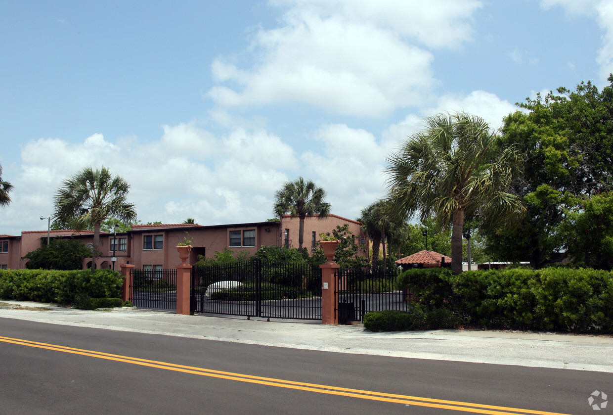 Foto del edificio - Hacienda Gardens