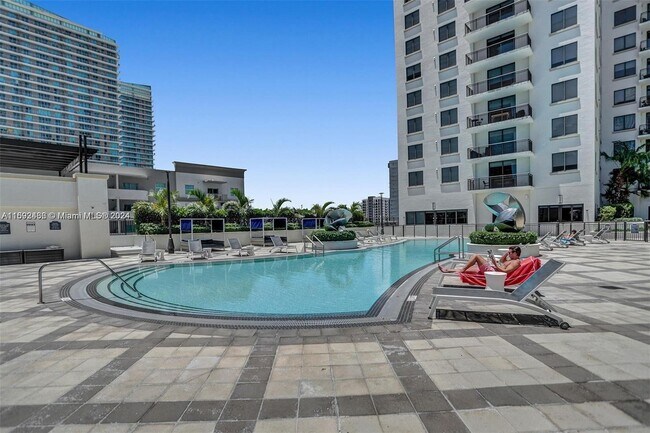 Foto del edificio - 999 SW 1st Ave