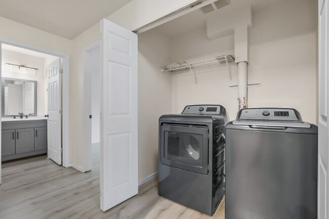 Foto del edificio - 12040 Bridgeport Way SW