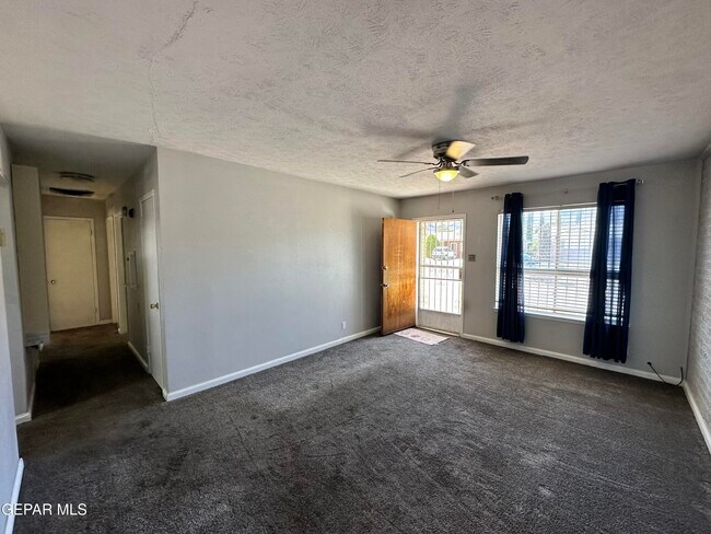 Building Photo - 10020 Nesbit Ave