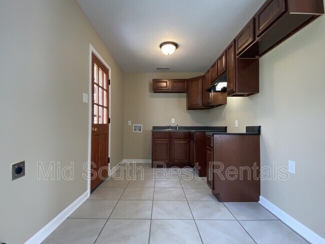 Foto del edificio - 464 W Brooks Rd