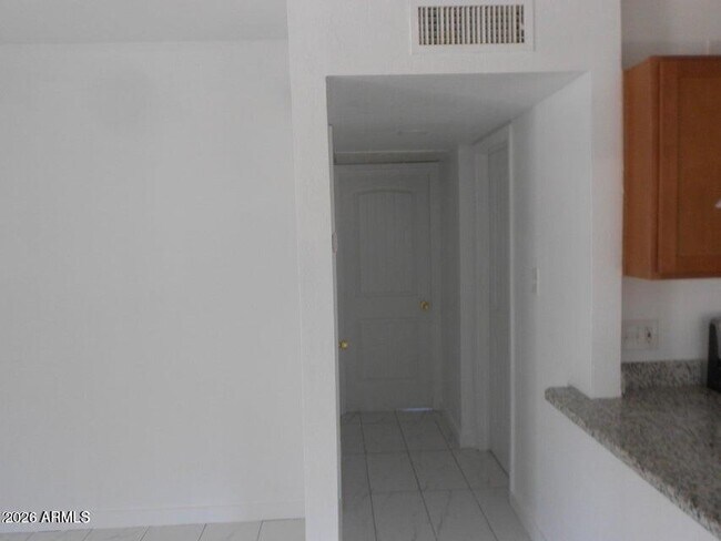 Foto del edificio - 1623 E Pinchot Ave